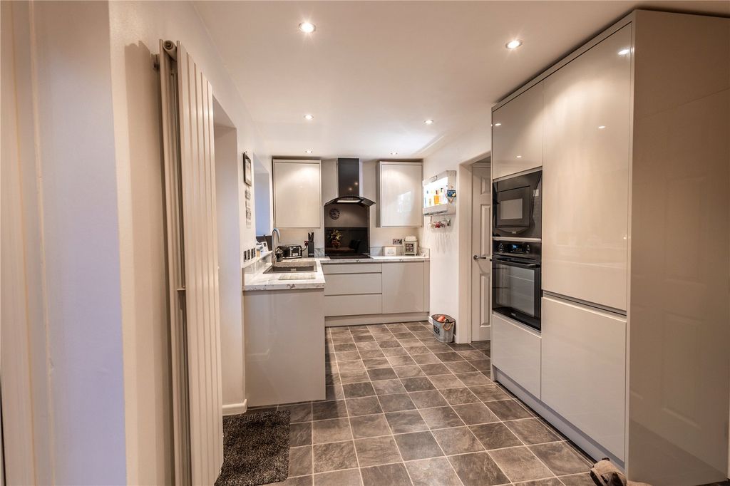 Property photo 2 of 37 Picture No. 47