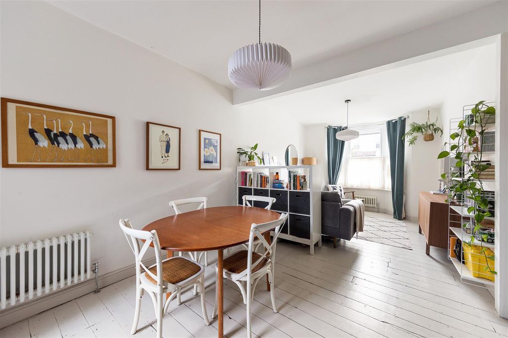 Property photo 3 of 61 Cann Hall Road, E11