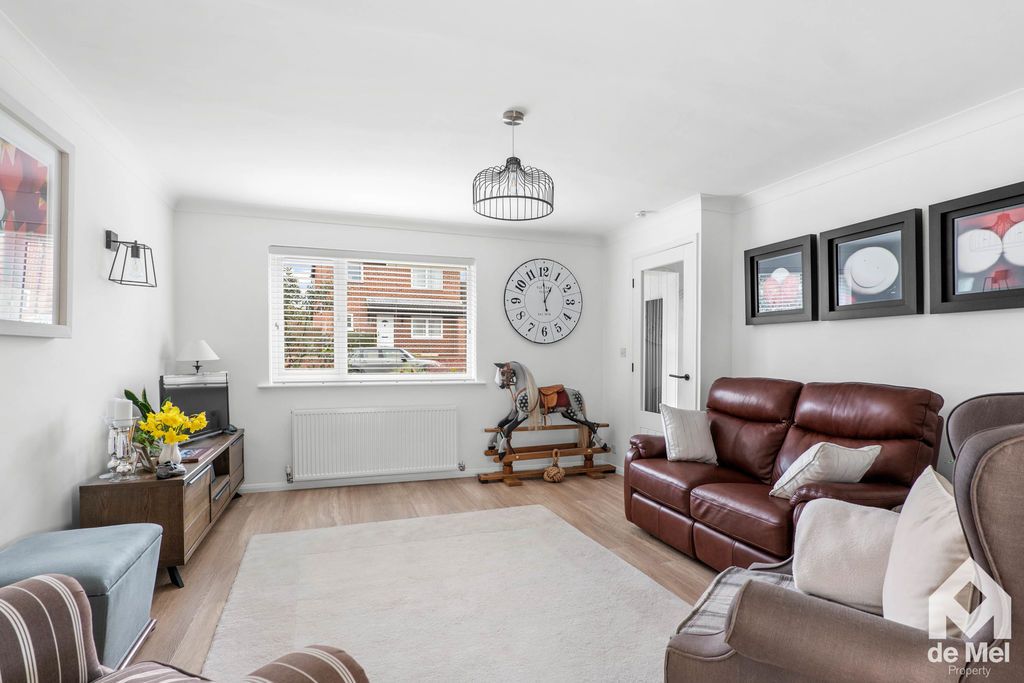 Property photo 3 of 13 Photo 6