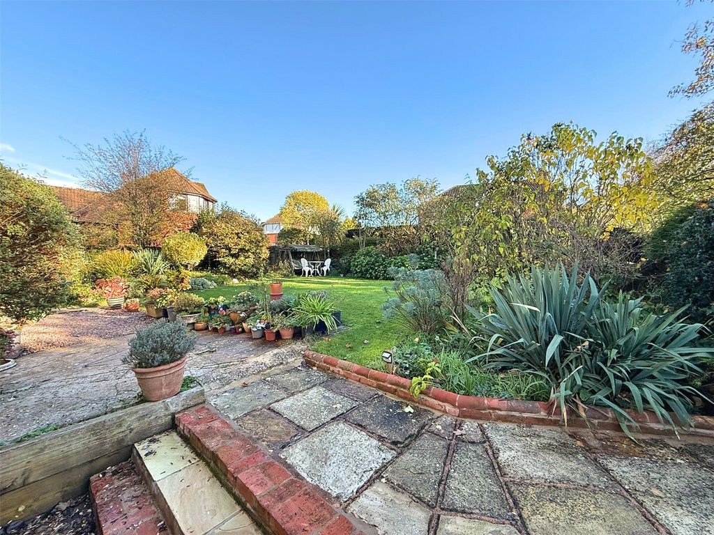 Property photo 2 of 16 Garden