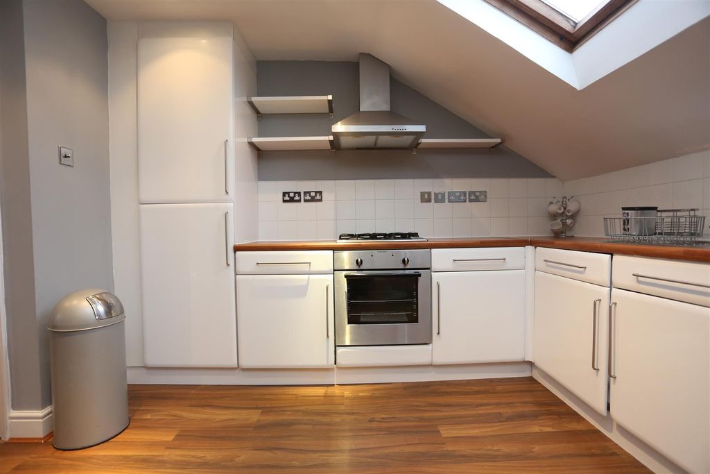 Property photo 3 of 11 6