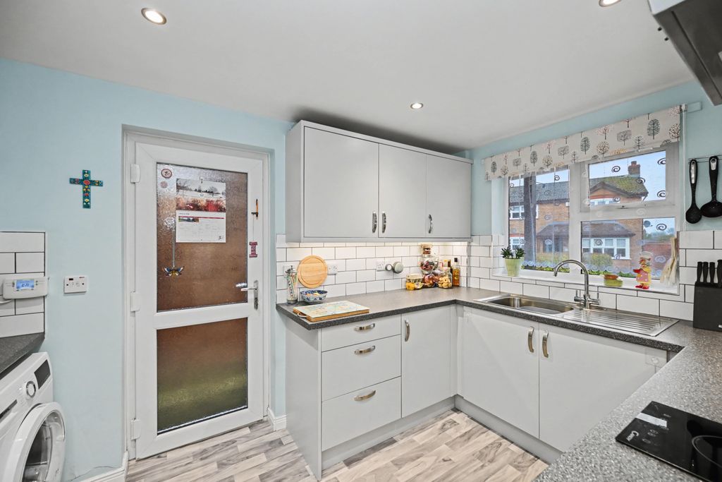 Property photo 2 of 20