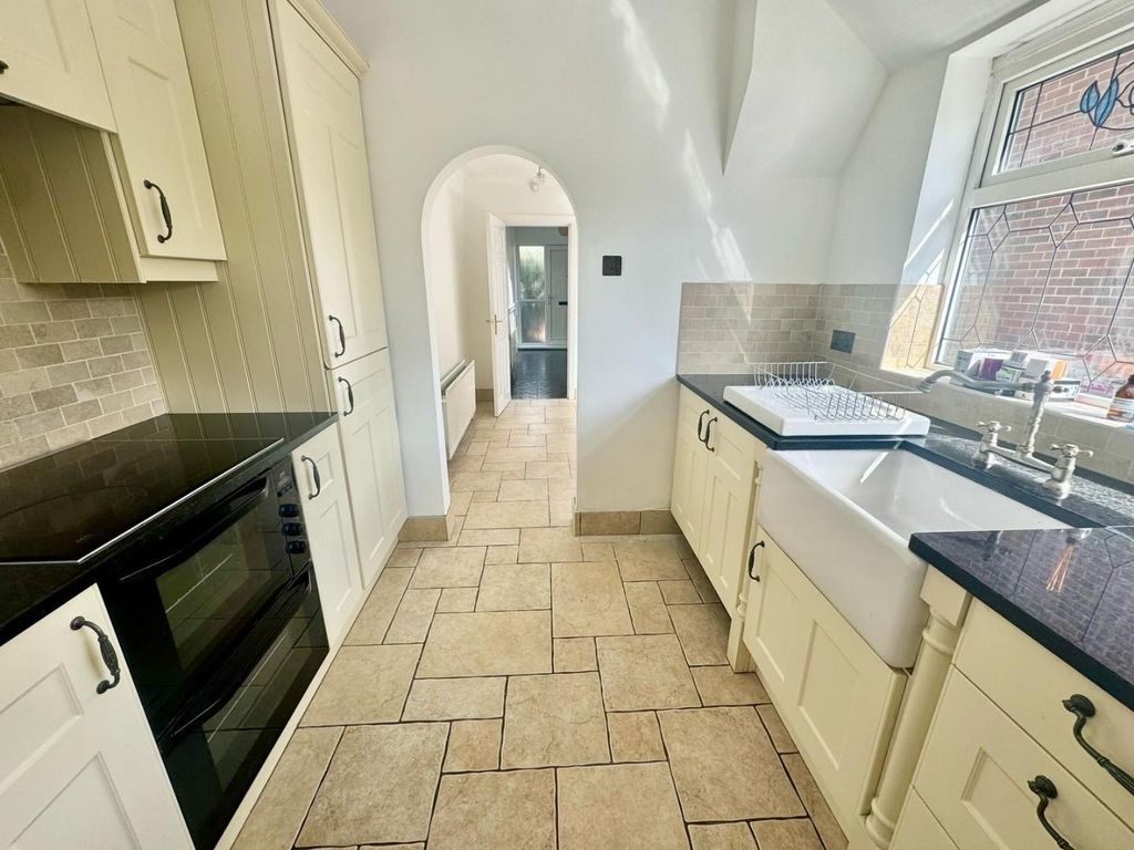 Property photo 3 of 14 Kitchen