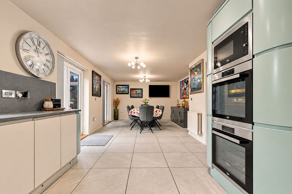Property photo 3 of 40