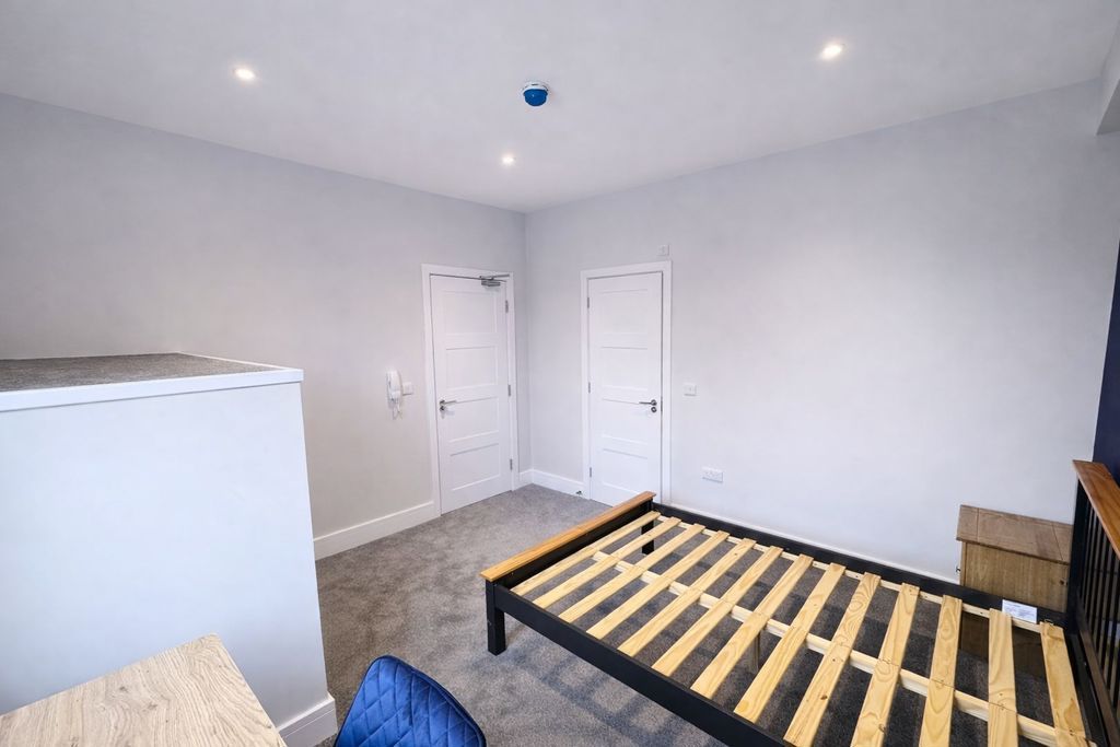 Property photo 2 of 5 Photo 3