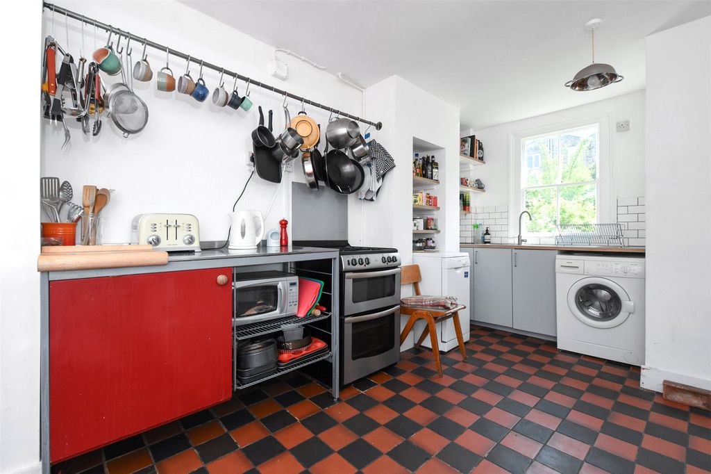 Property photo 2 of 12 Kitchen