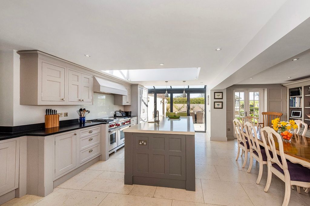 Property photo 2 of 29