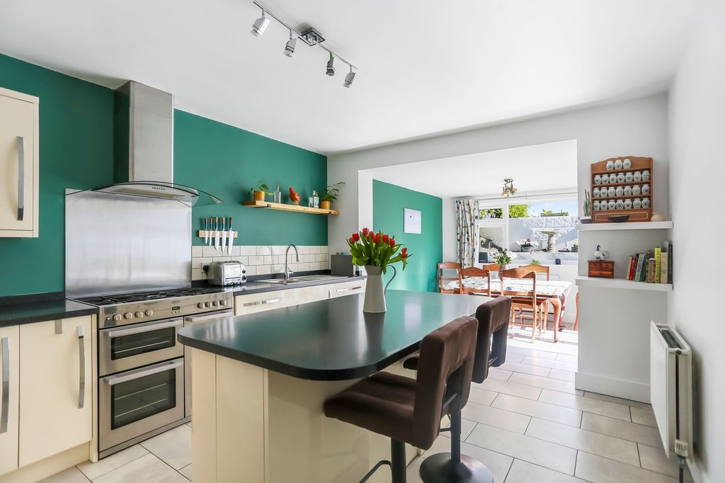 Property photo 3 of 31