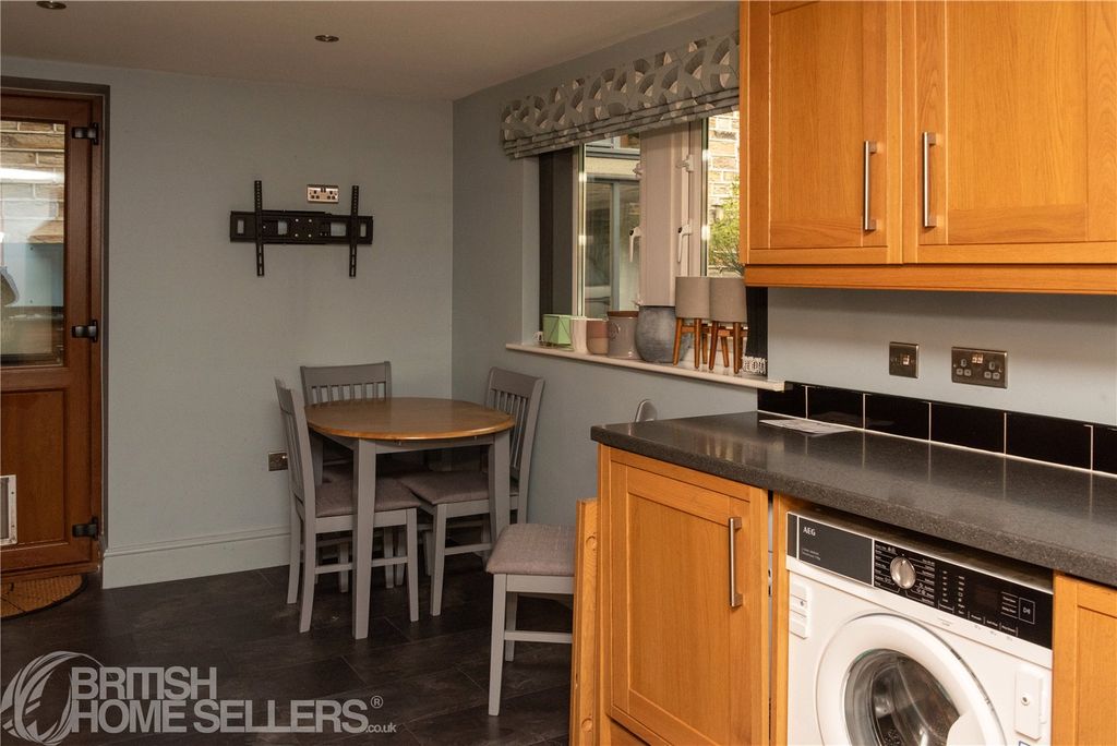 Property photo 3 of 23 Picture No. 24