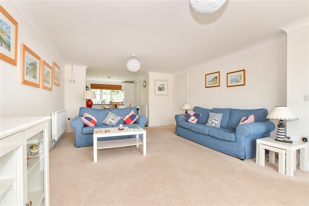 Property photo 3 of 13 Lounge