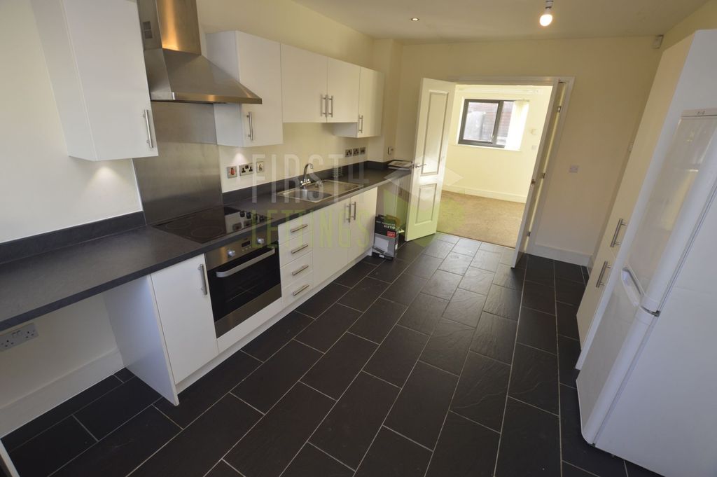 Property photo 2 of 8 Kitchen