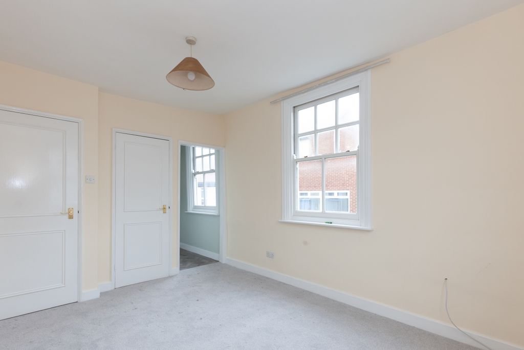 Property photo 1 of 7 180275