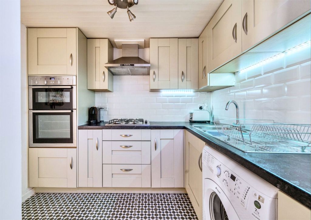 Property photo 2 of 14 Kitchen