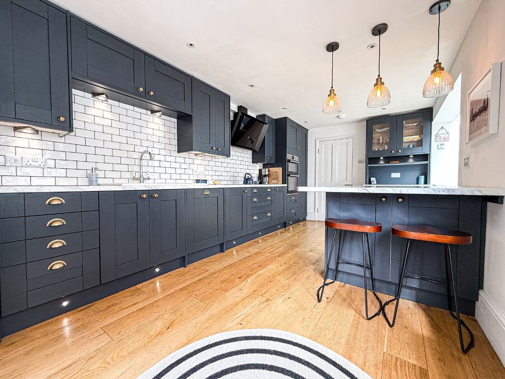 Property photo 3 of 28 4988257