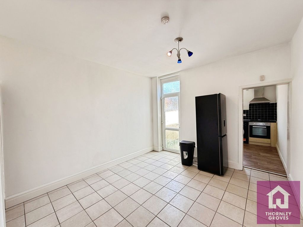 Property photo 2 of 10 Pbox-Img.Jpg