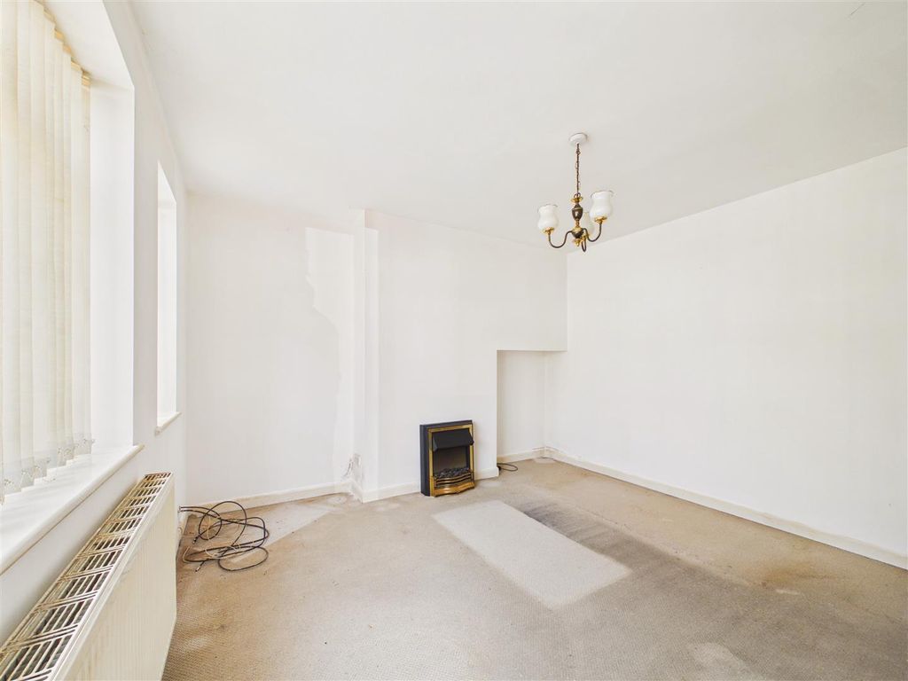 Property photo 3 of 12 Cam03303G0-Pr0414-Still013.Jpg