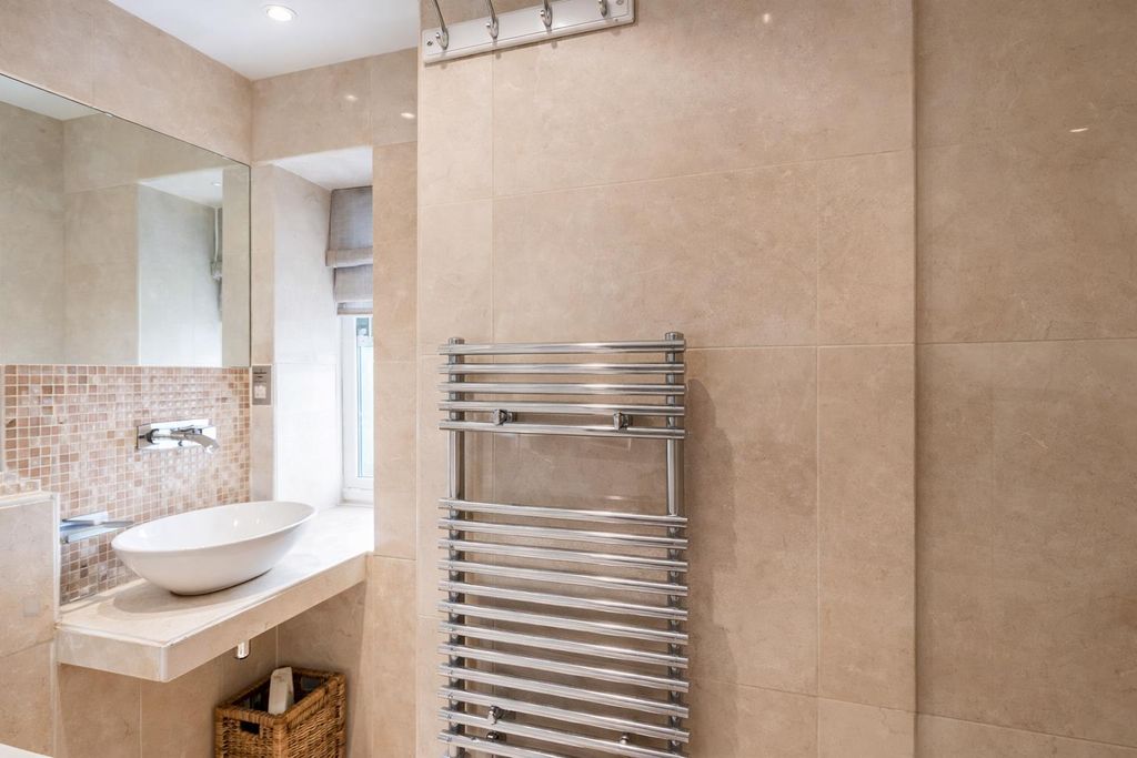 Property photo 2 of 6 120 Montagu Mansions 2 19.02 .Png