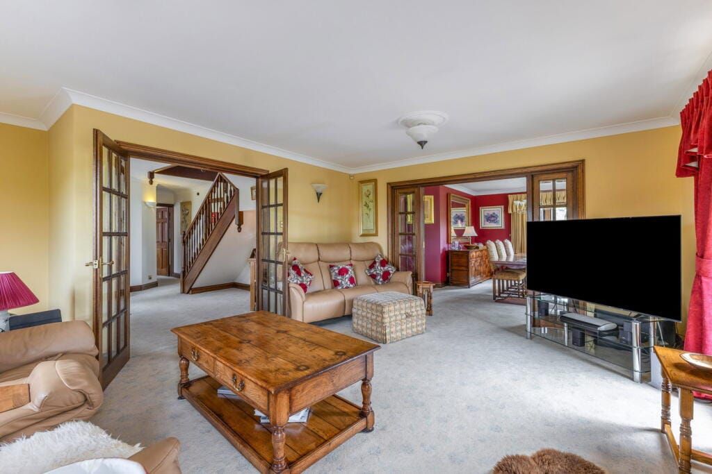 Property photo 3 of 27