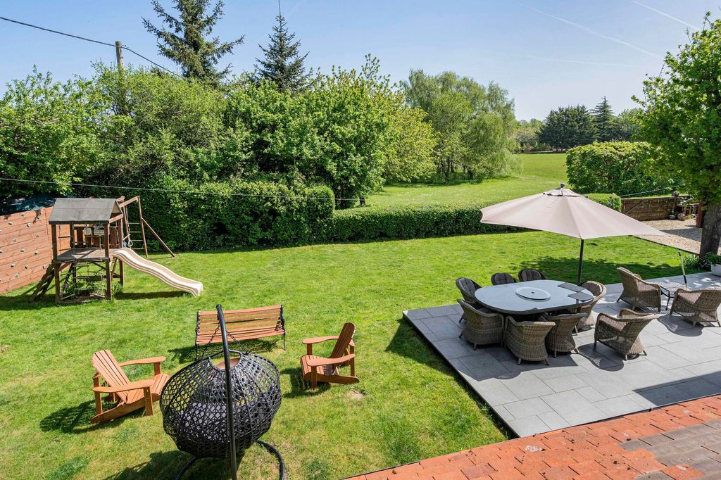 Property photo 2 of 34