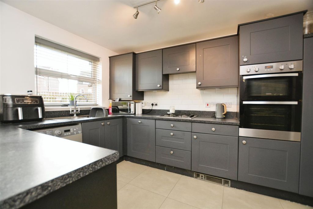 Property photo 2 of 24 Kitchen/Diner