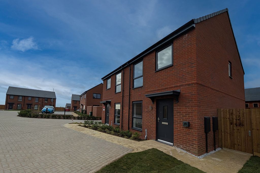 Property photo 2 of 11 LG-Sem-P11-External-3-Resize