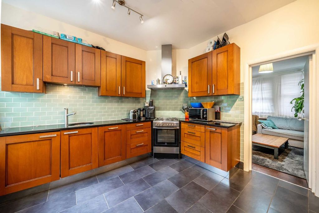 Property photo 3 of 5