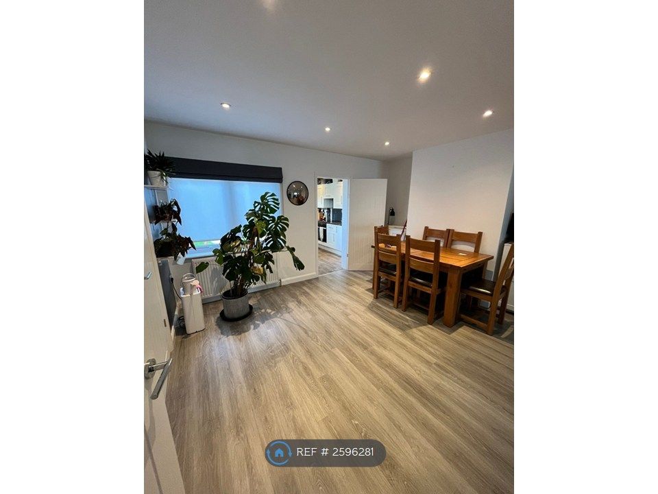 Property photo 2 of 14 Dining Room