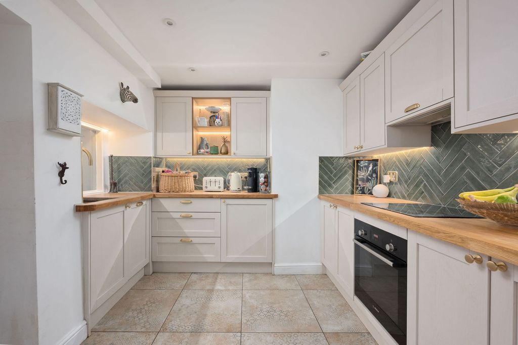 Property photo 3 of 41