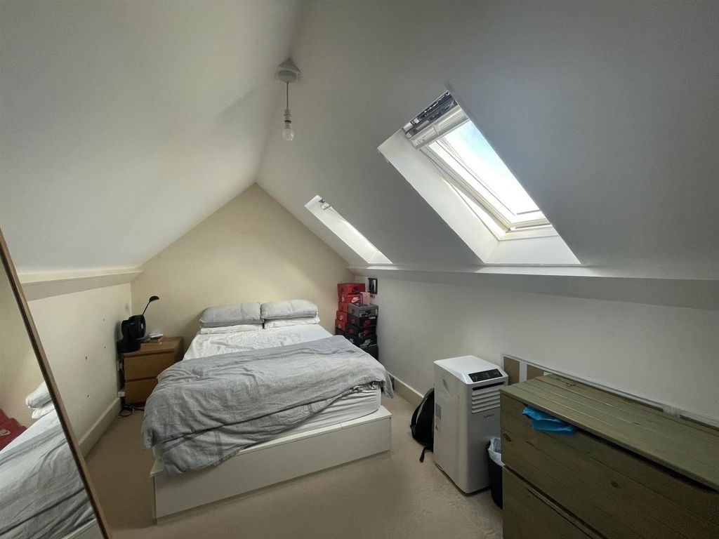 Property photo 3 of 12 4409241F-Ec8E-4Bf9-9A86-3d015E05Bee3.Jpg