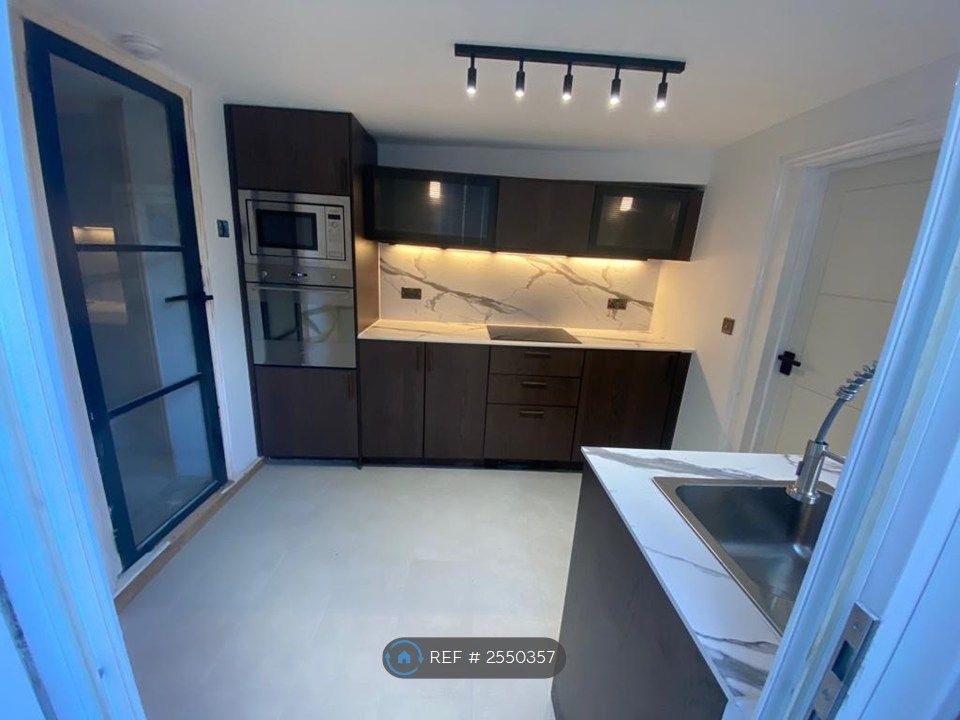 Property photo 2 of 13 Modern Kitchen
