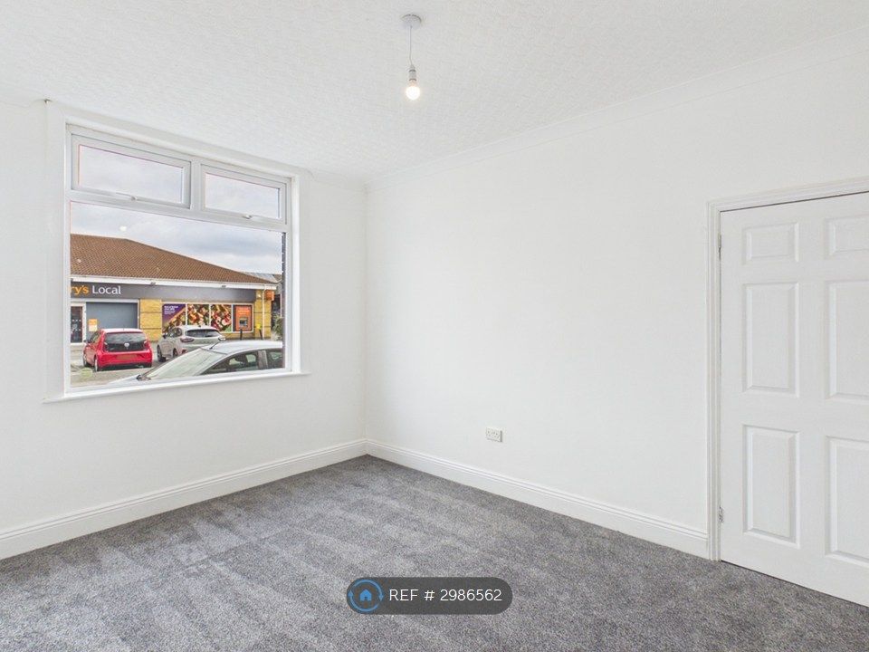 Property photo 2 of 33