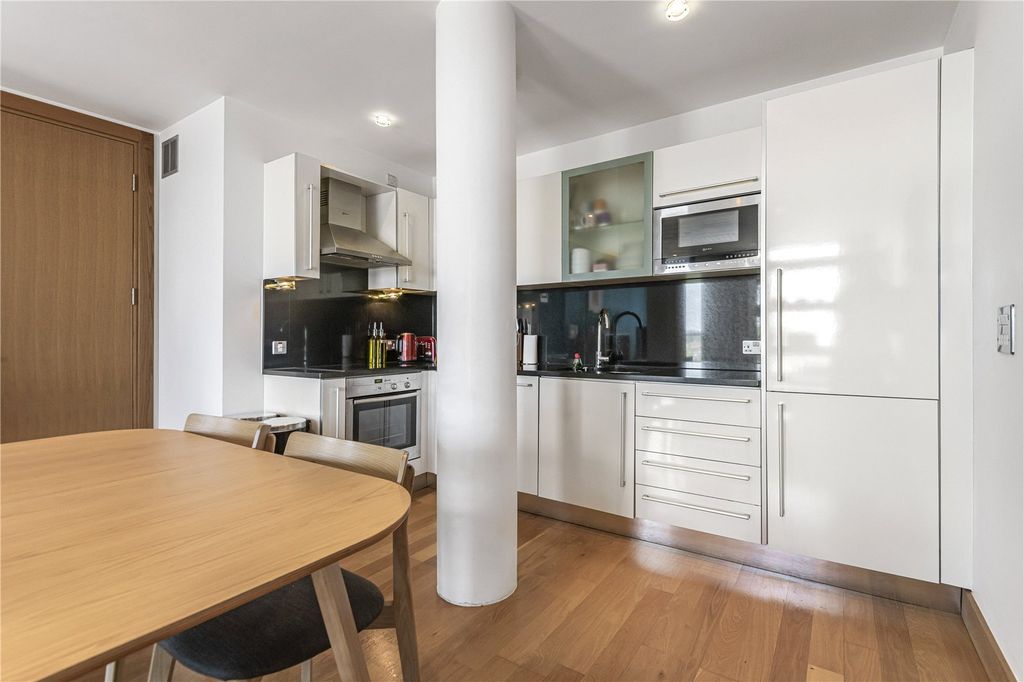 Property photo 2 of 21 Reception/Kitchen