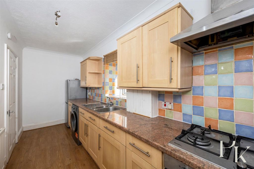 Property photo 2 of 14
