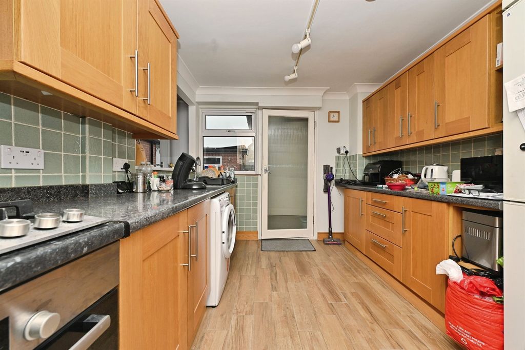 Property photo 2 of 17