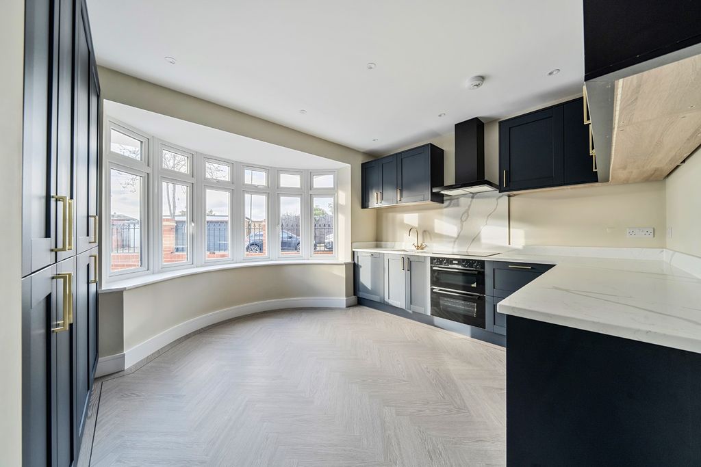 Property photo 2 of 22 4762051