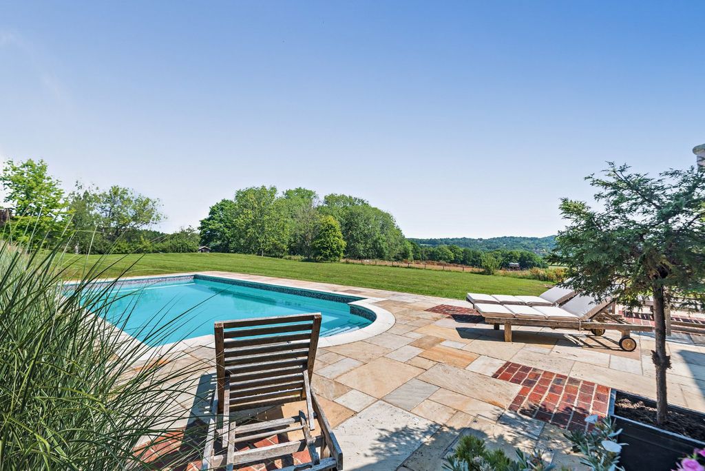 Property photo 2 of 27 Pool