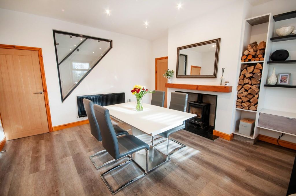 Property photo 2 of 23 Lounge