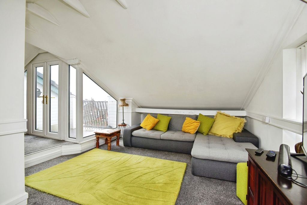 Property photo 2 of 17 Pbox-Img.Jpg