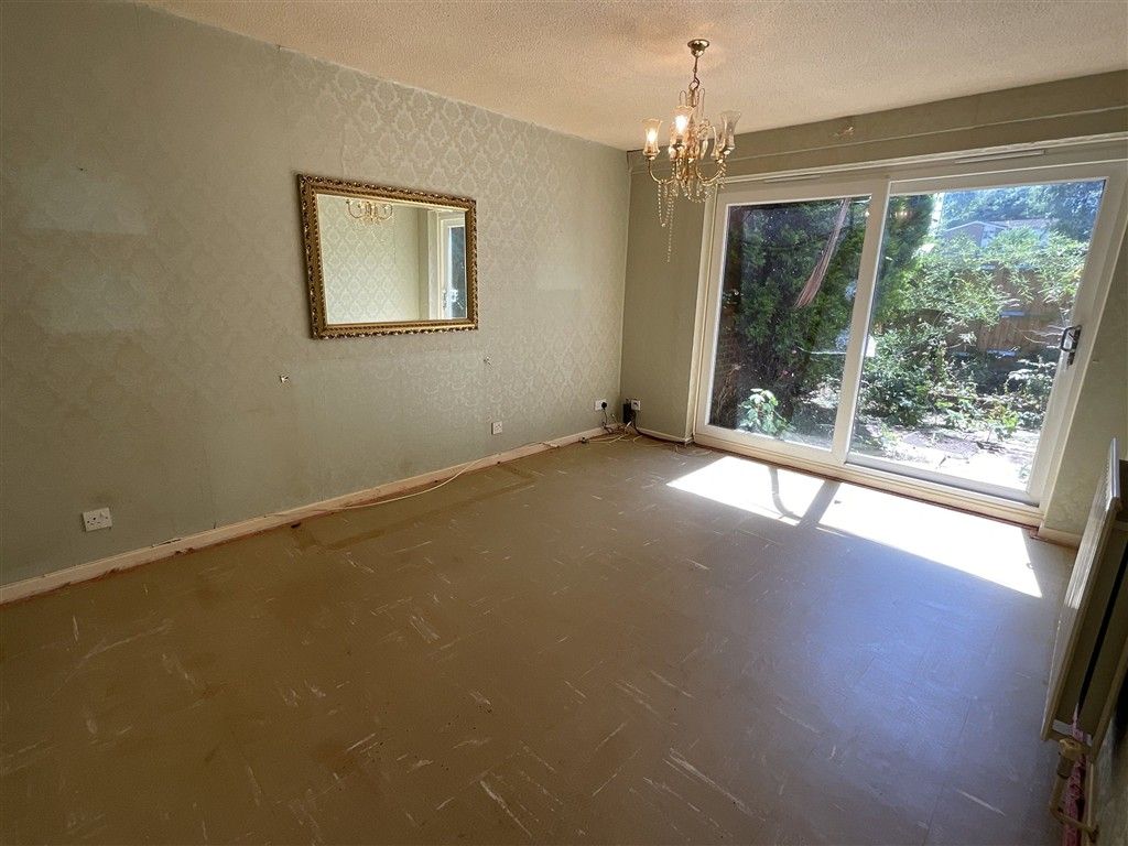 Property photo 2 of 11 Lounge