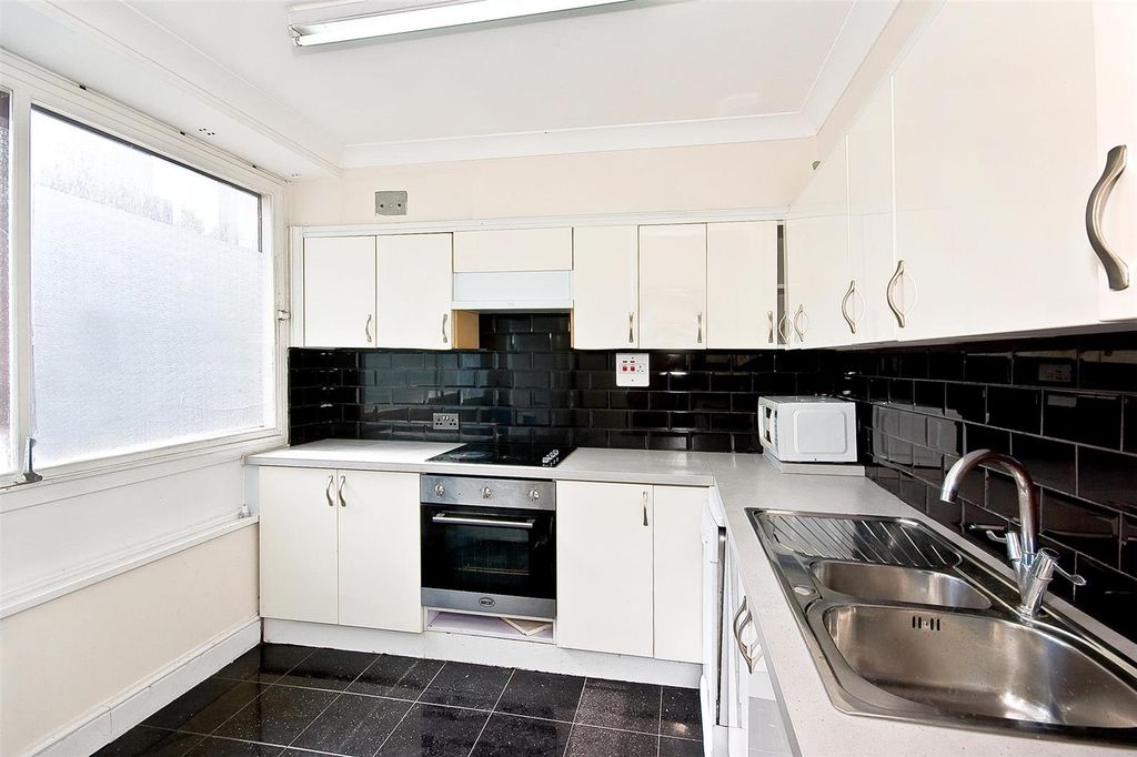 Property photo 2 of 8 Photo 1