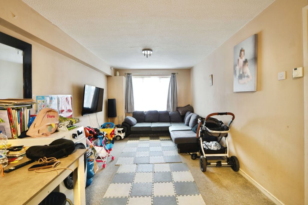 Property photo 2 of 8 Pbox-Img.Jpg