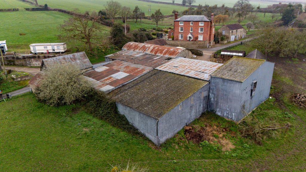 Property photo 3 of 11