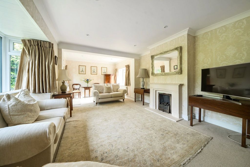 Property photo 3 of 27 Sitting Room