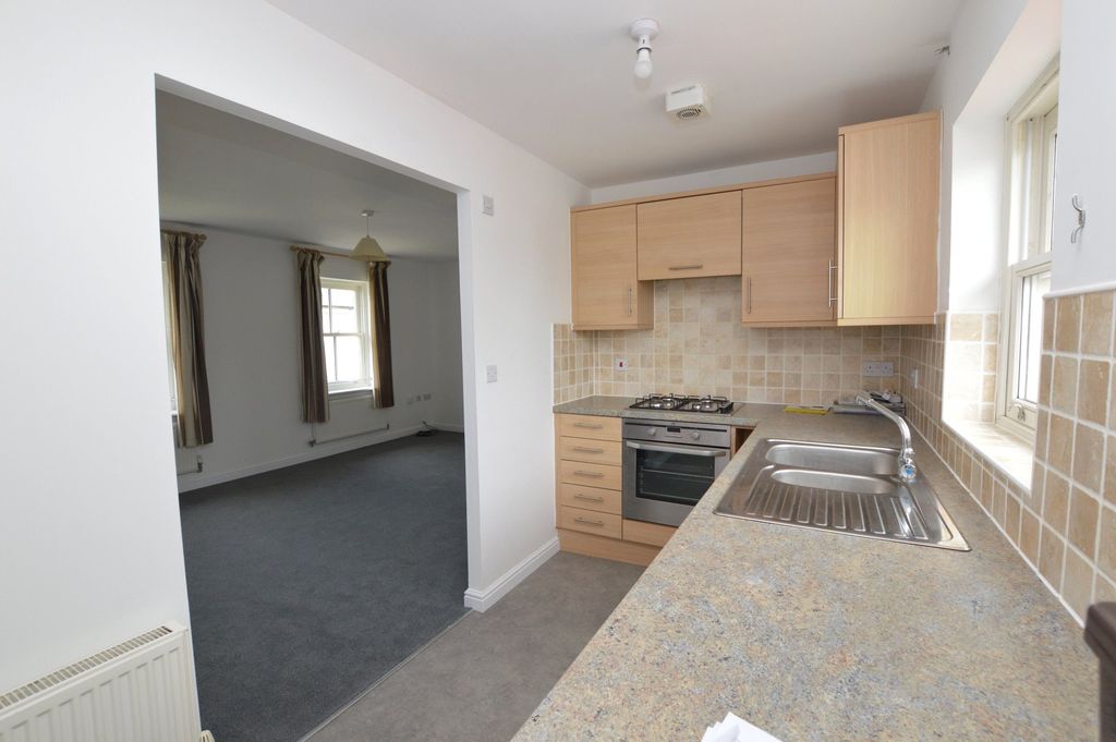 Property photo 2 of 10 Kitchen