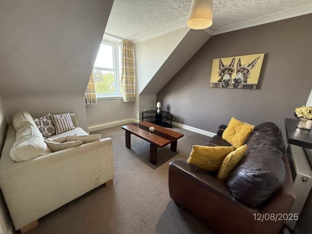 Property photo 1 of 9 Lounge