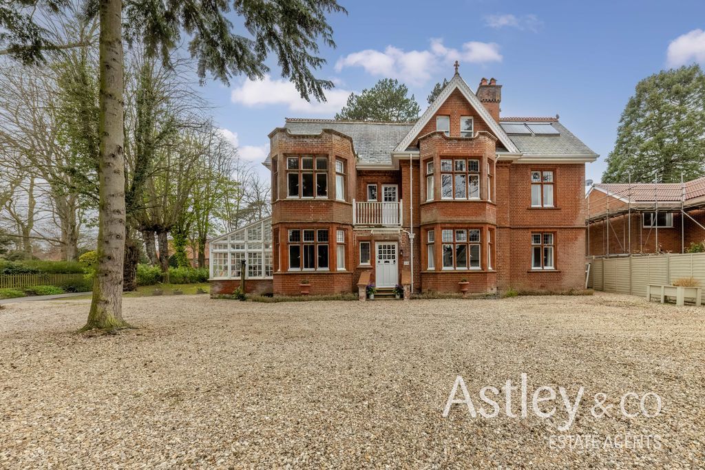 Property photo 1 of 28 Front