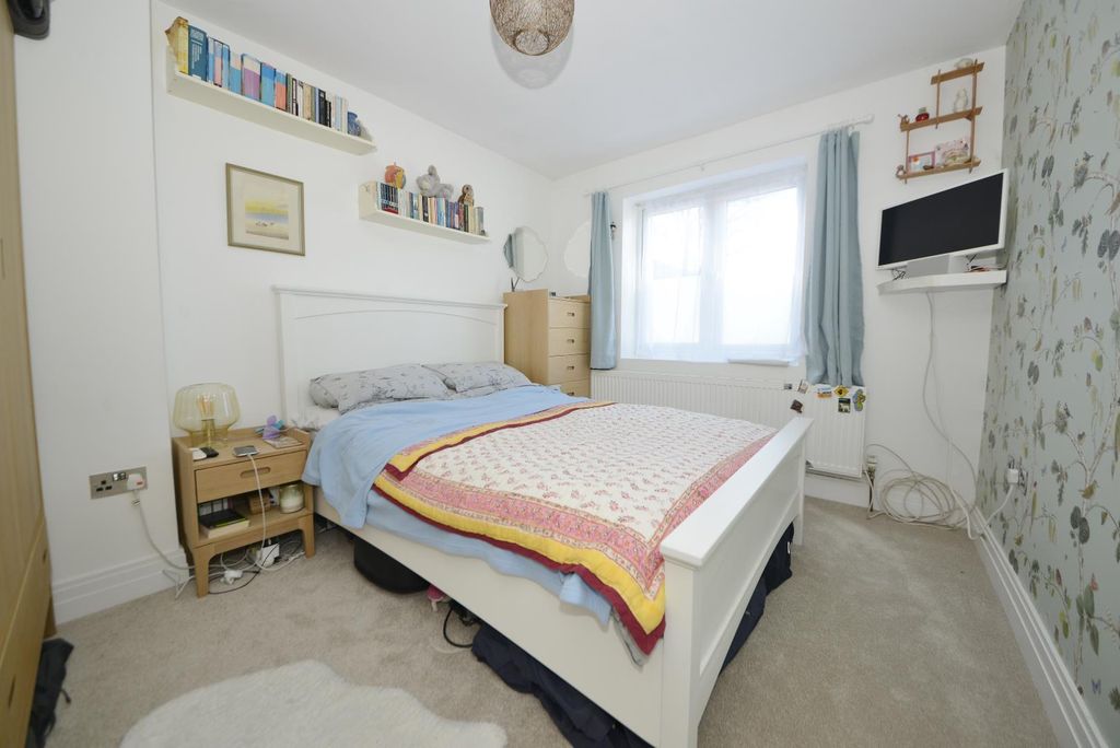Property photo 3 of 6