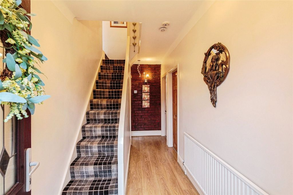 Property photo 3 of 24 Picture No. 02