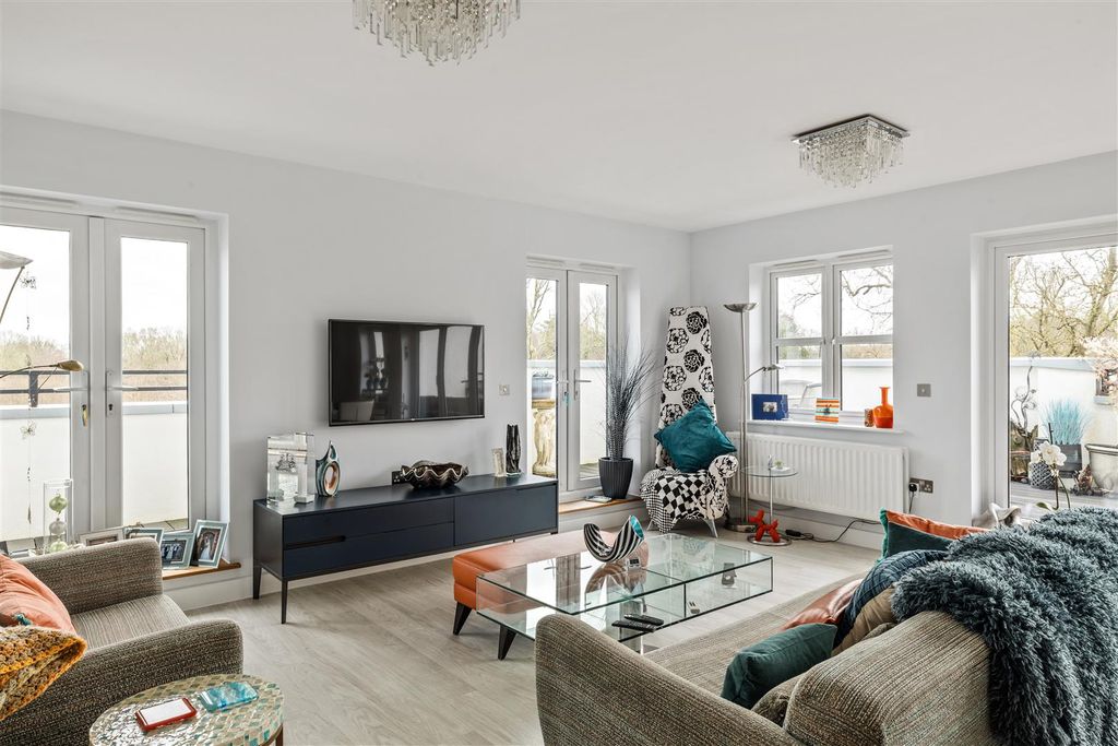 Property photo 2 of 22 14 Bentham House-12.Jpg