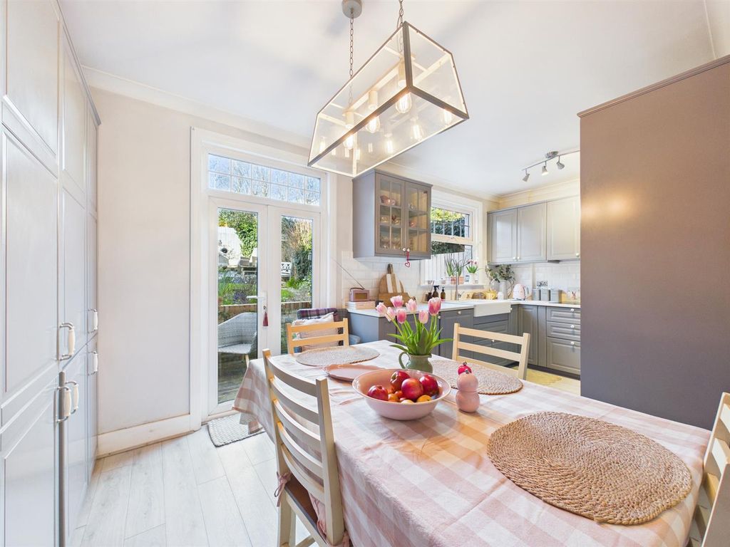 Property photo 3 of 17 Cam02885G0-Pr0577-Still011.Jpg